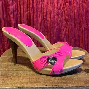 Guess hot pink heels